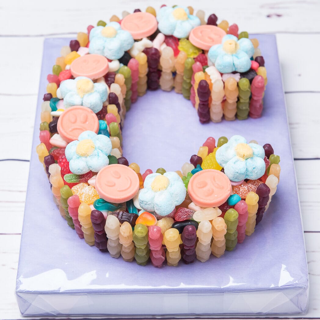 Pretty Cake Designs for Any Celebration : Yummy Cake Decorated with Sweets